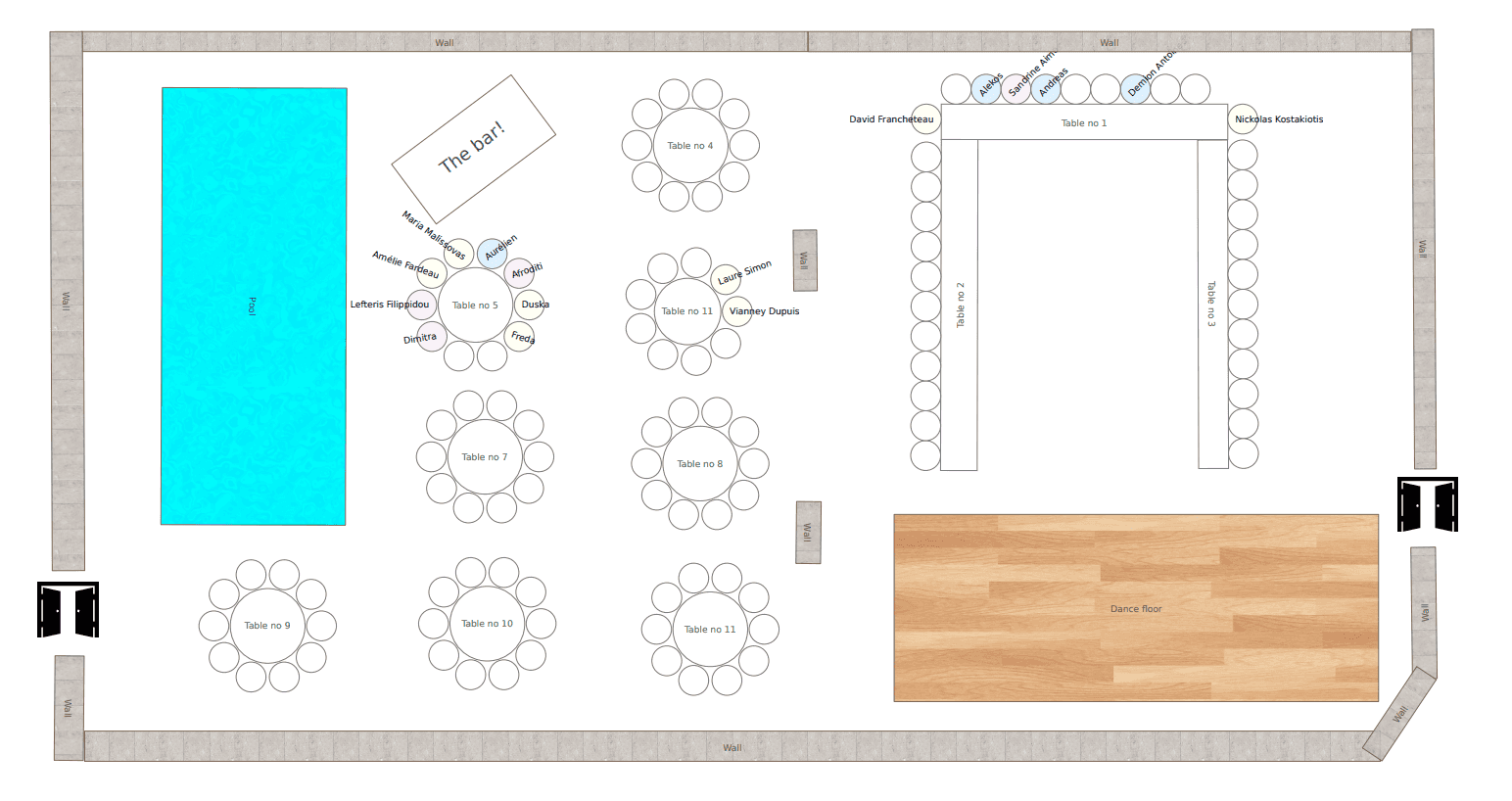 Seating chart preview showing drag-and-drop table arrangement